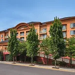 Courtyard By Marriott Portland North