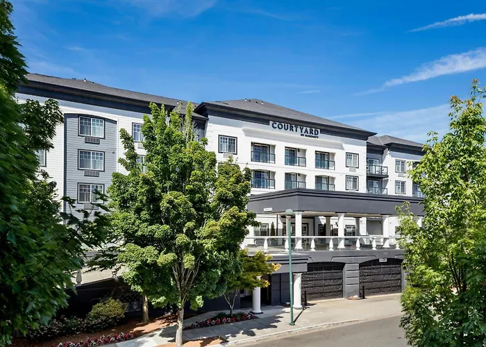 Courtyard By Marriott Portland North