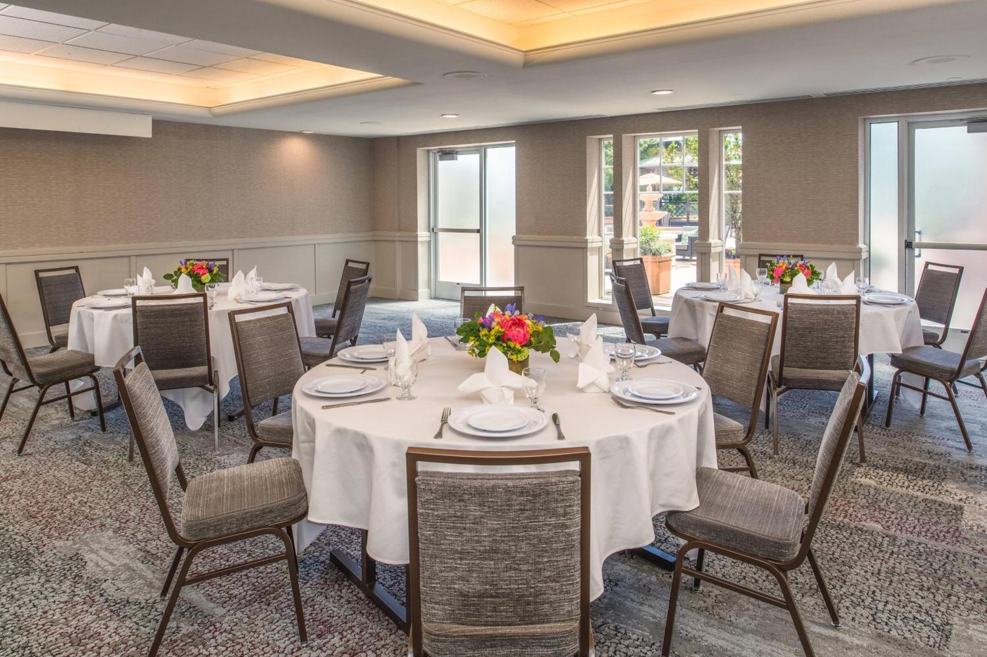 Courtyard By Marriott North Hotel 3*