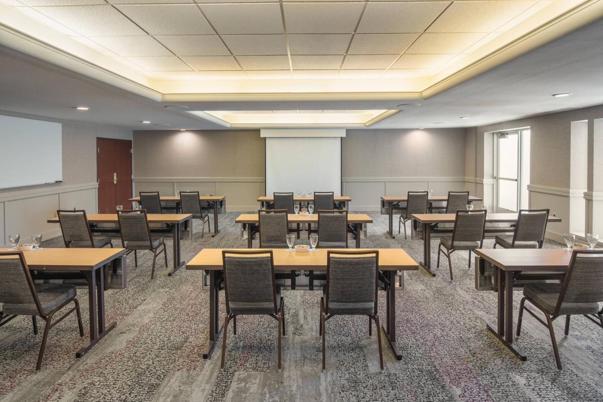 Courtyard By Marriott North Hotel Portland