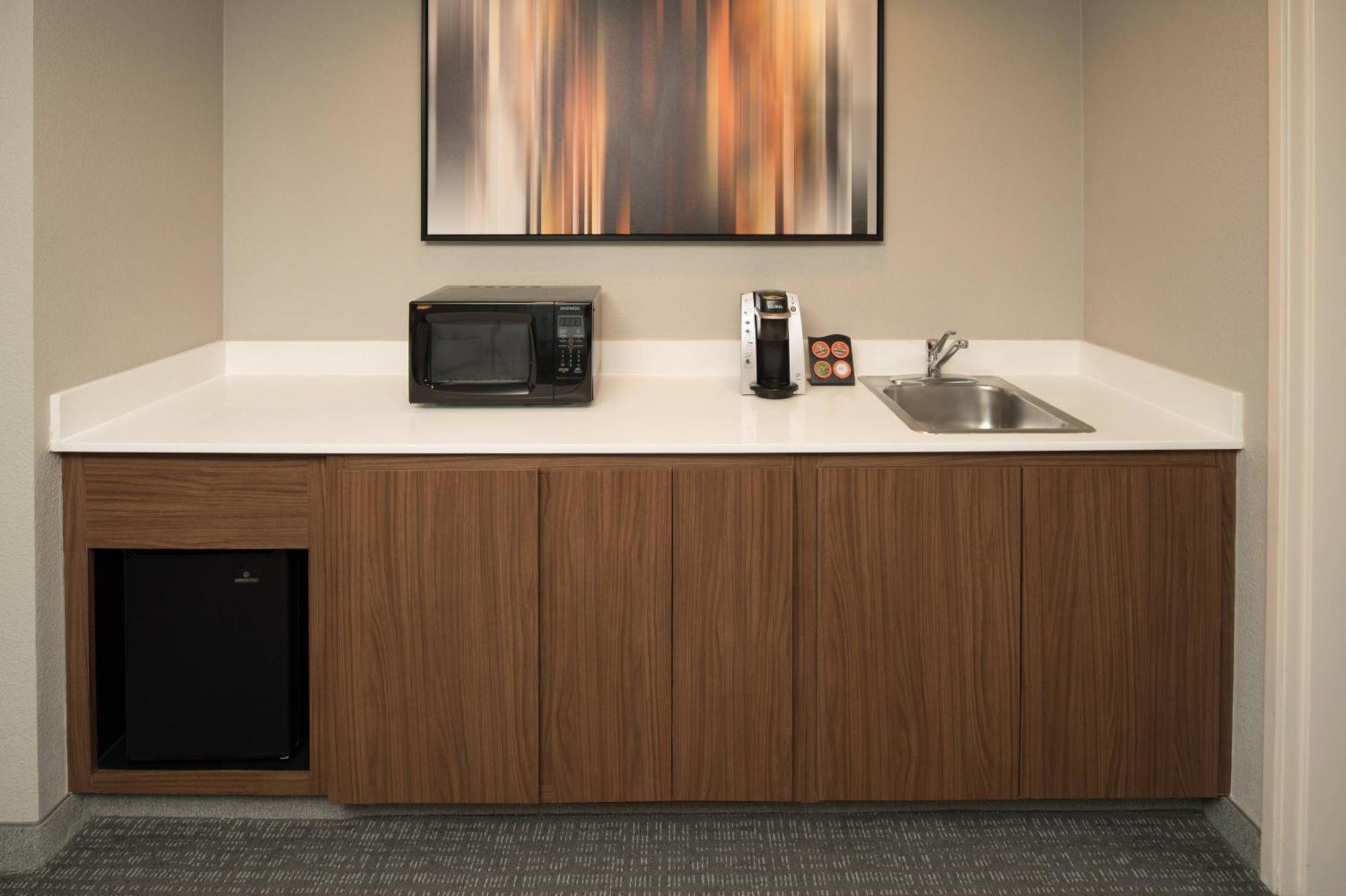 Courtyard By Marriott North