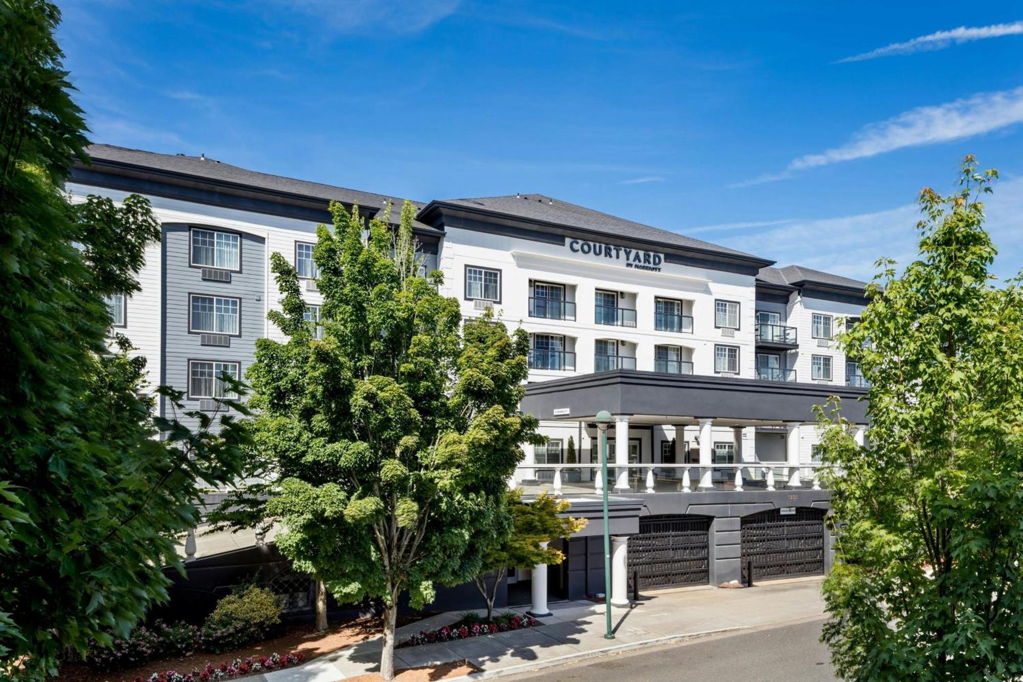 Courtyard By Marriott North Hotel 3*