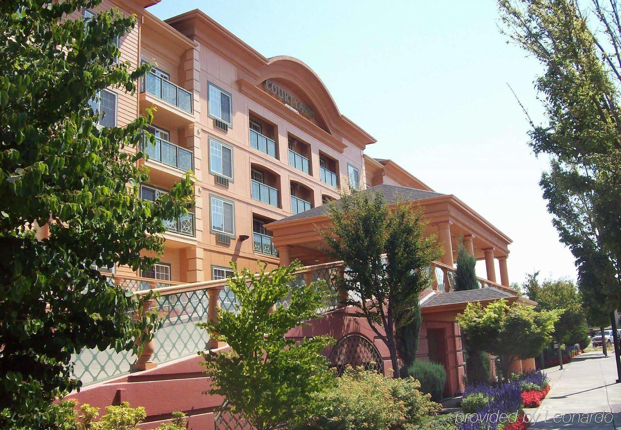 Hotel Courtyard By Marriott North